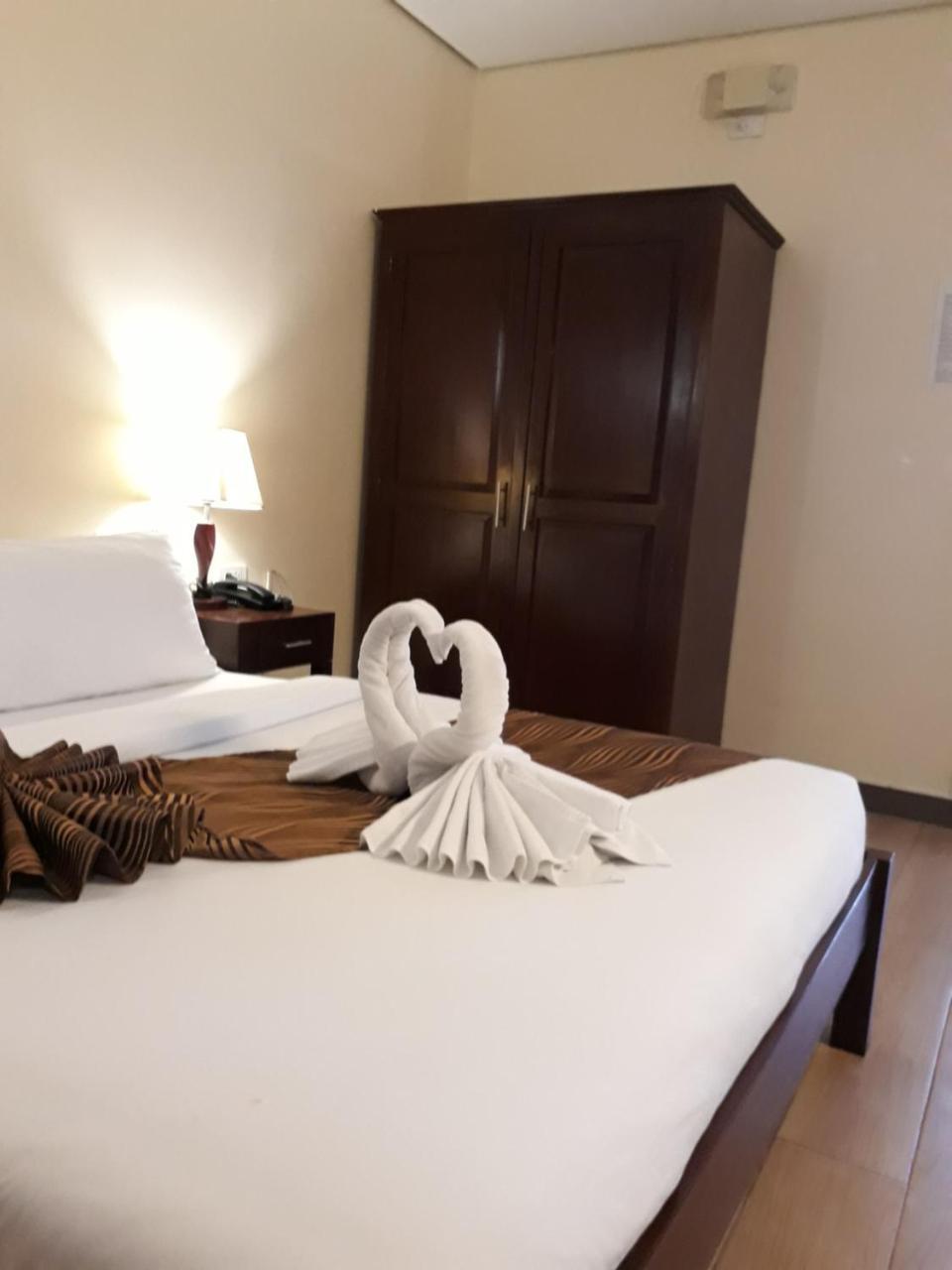 Sea Garden Resort Iloilo Bagian luar foto