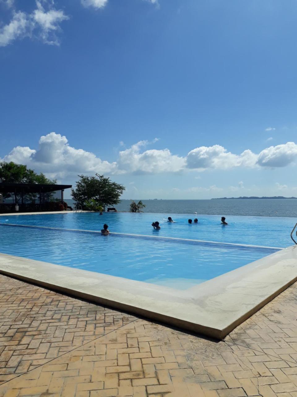 Sea Garden Resort Iloilo Bagian luar foto